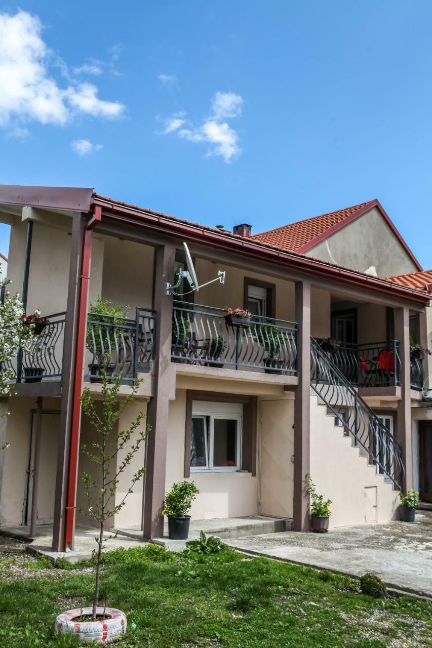 Apartman Kaca Цетине Экстерьер фото